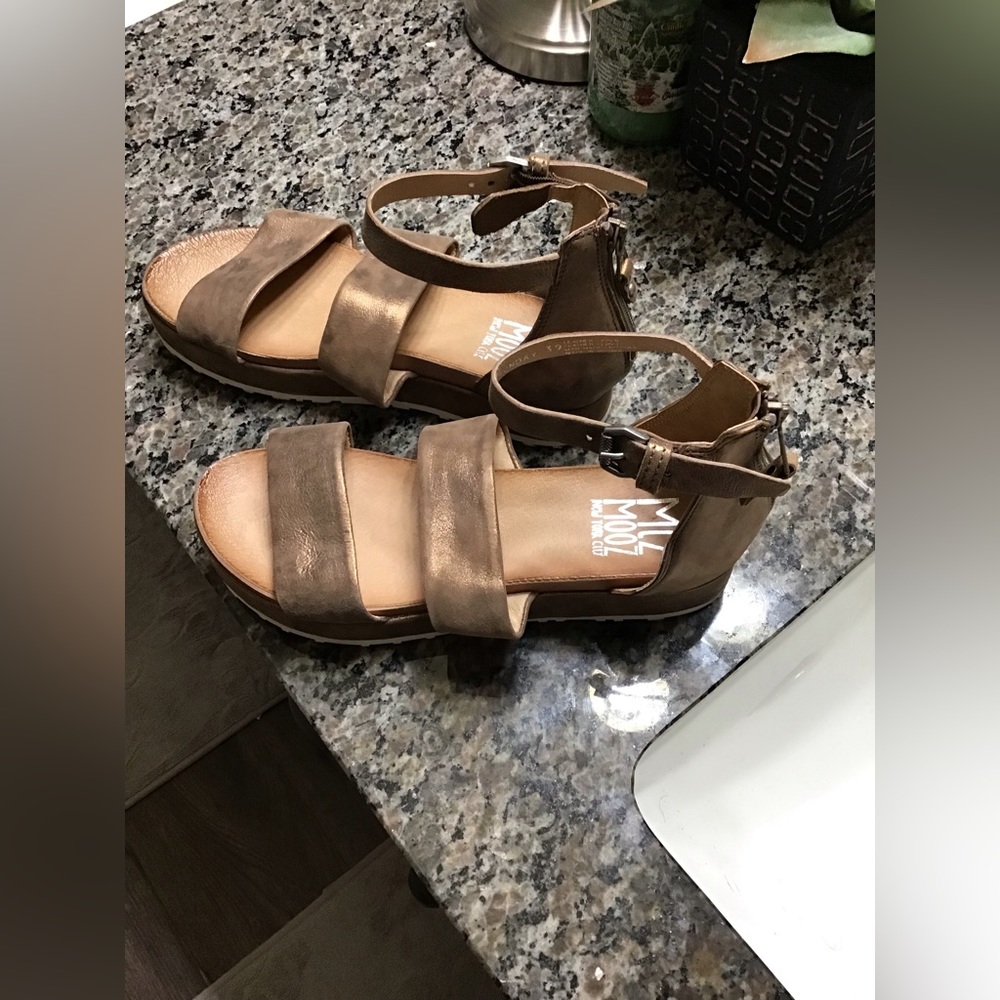 Miz Mooz LeatherAnkle Strap Sandals “Sunday” 8.5/9 Distressed Bronze.